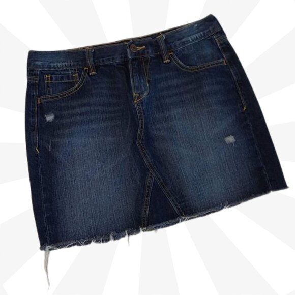 Old Navy Distressed Frayed Hem Five Pockets Dark Medium Denim Mini Skirt Size 6 - Picture 1 of 7